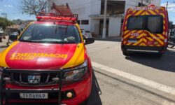 Motociclista fica ferida após colisão entre duas motos em cruzamento de Catalão Motociclista fica ferida após colisão entre duas motos em cruzamento de Catalão