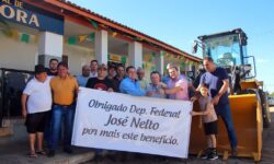 Nova Aurora recebe pá carregadeira zero quilômetro para fortalecer infraestrutura e atendimento à população