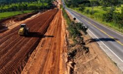 Ricardo de Oliveira anuncia investimento de R$ 313,5 milhões em obras nas rodovias GO-330 e GO-440/508 Ricardo de Oliveira anuncia investimento de R$ 313,5 milhões em obras nas rodovias GO-330 e GO-440/508