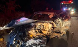 Jovem morre em colisão frontal entre dois carros na MG-413, em Araguari Jovem morre em colisão frontal entre dois carros na MG-413, em Araguari