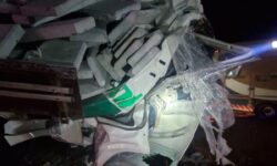 Motorista morre após colisão entre duas carretas na BR-050, em Uberlândia