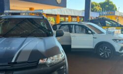 PRF apreende cerca de 20 mil maços de cigarros contrabandeados após perseguição e prende motorista em Mineiros PRF apreende cerca de 20 mil maços de cigarros contrabandeados após perseguição e prende motorista em Mineiros