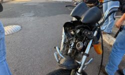 Motociclista fica ferido após colisão com carro no Centro de Catalão